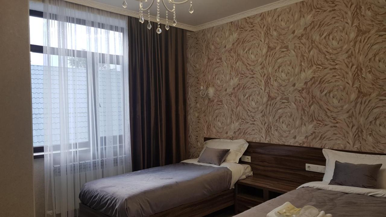 Nomad Hotel Bishkek Halal ภายนอก รูปภาพ