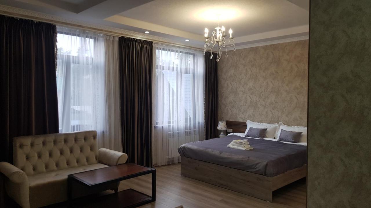 Nomad Hotel Bishkek Halal ภายนอก รูปภาพ