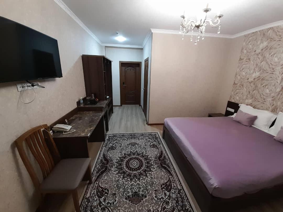 Nomad Hotel Bishkek Halal ภายนอก รูปภาพ