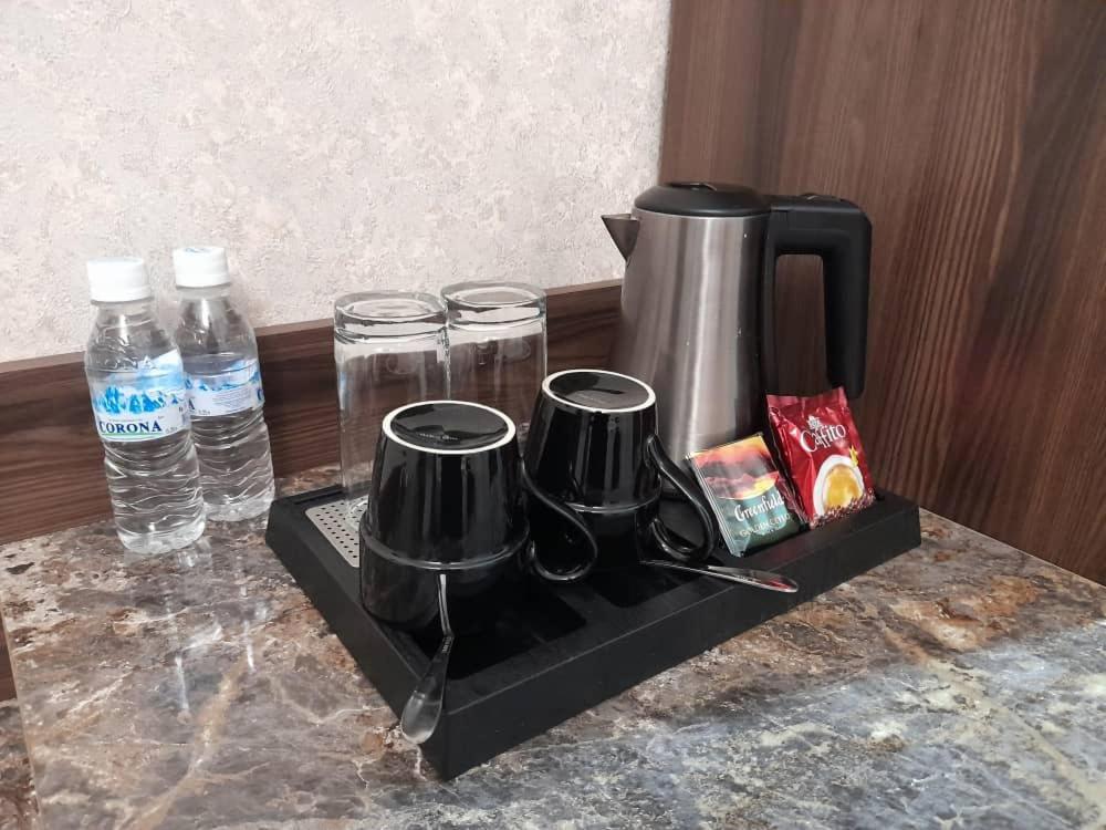 Nomad Hotel Bishkek Halal ภายนอก รูปภาพ