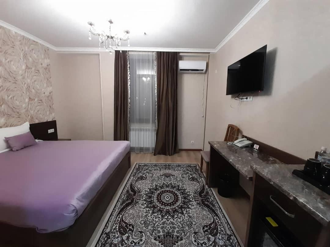Nomad Hotel Bishkek Halal ภายนอก รูปภาพ