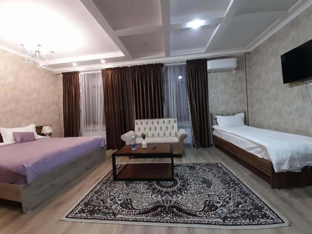 Nomad Hotel Bishkek Halal ภายนอก รูปภาพ